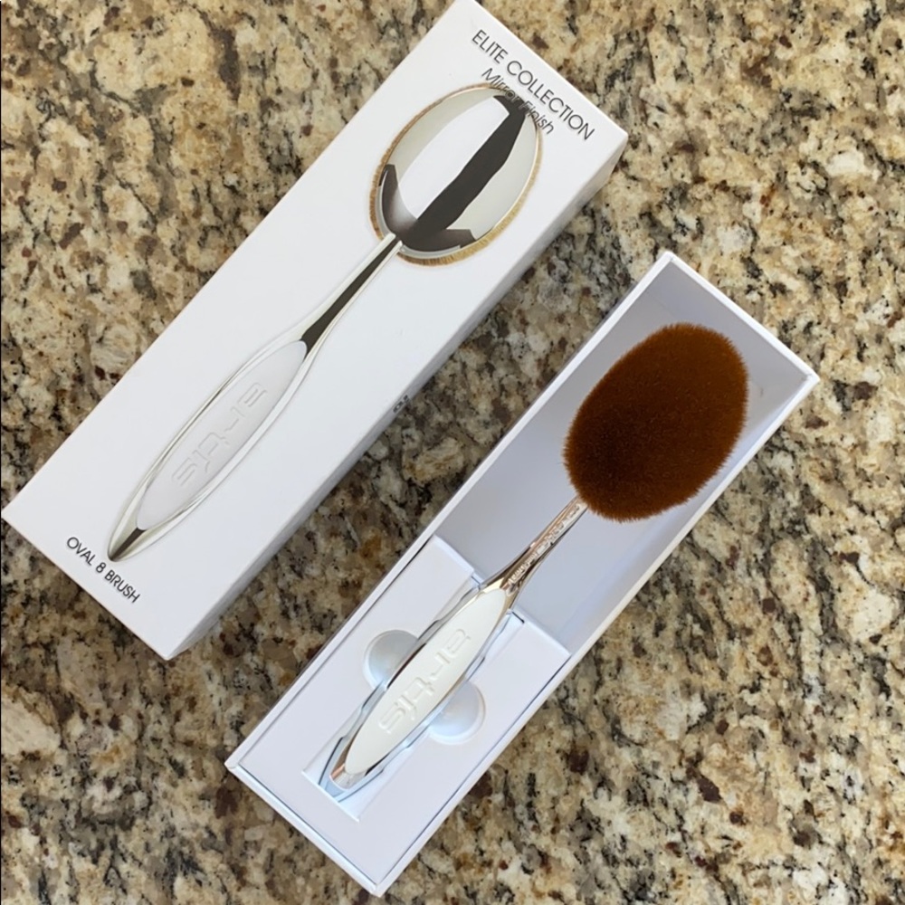 Artis Oval 8 Makeup Brush